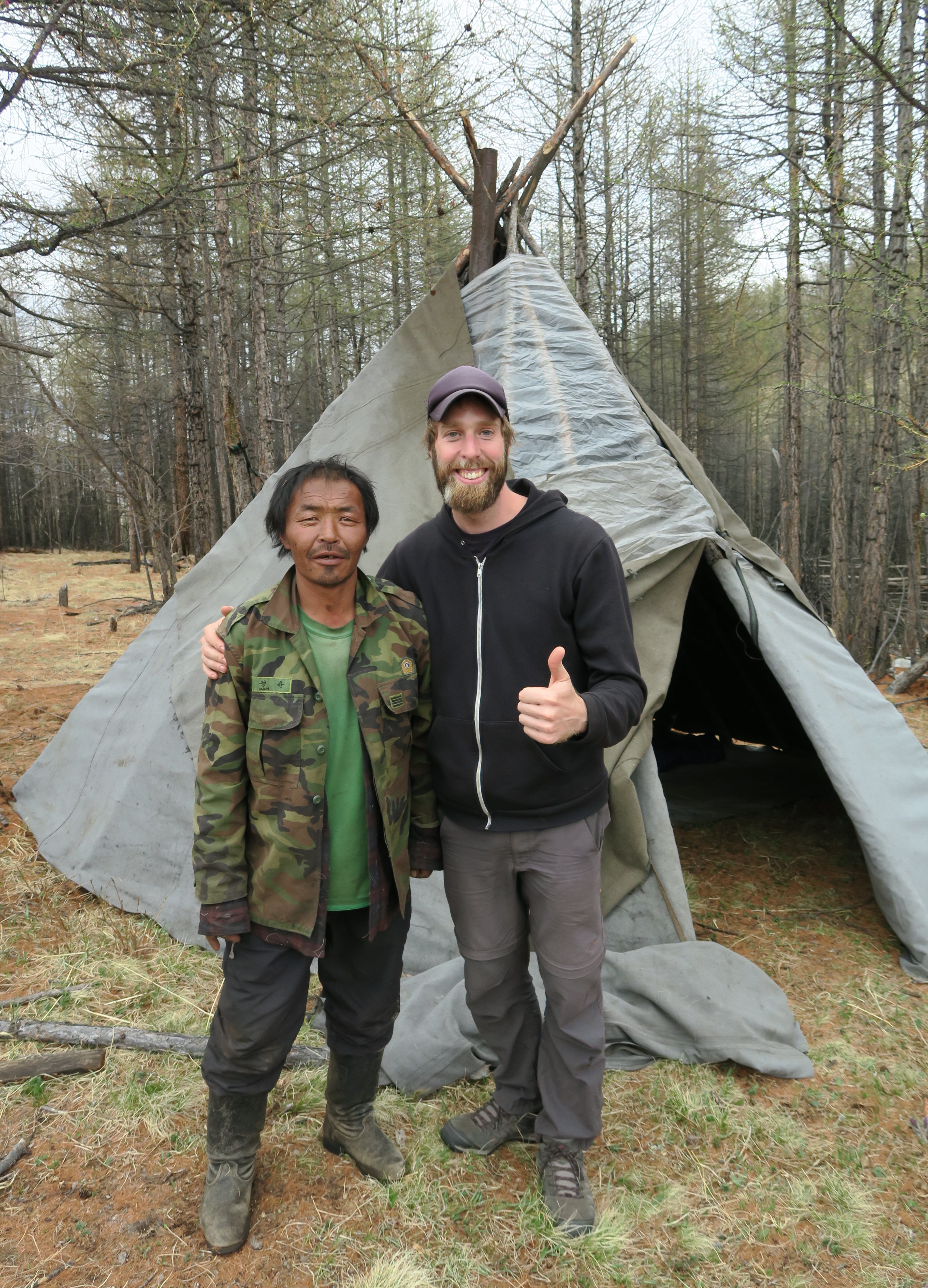 Un Tsaatan et moi devant une orts