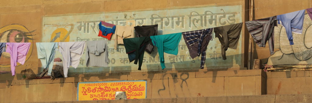 Corde à linge à Varanasi