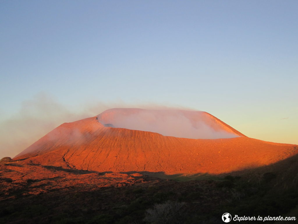 Coucher de soleil sur le volcan Telica au Nicaragua