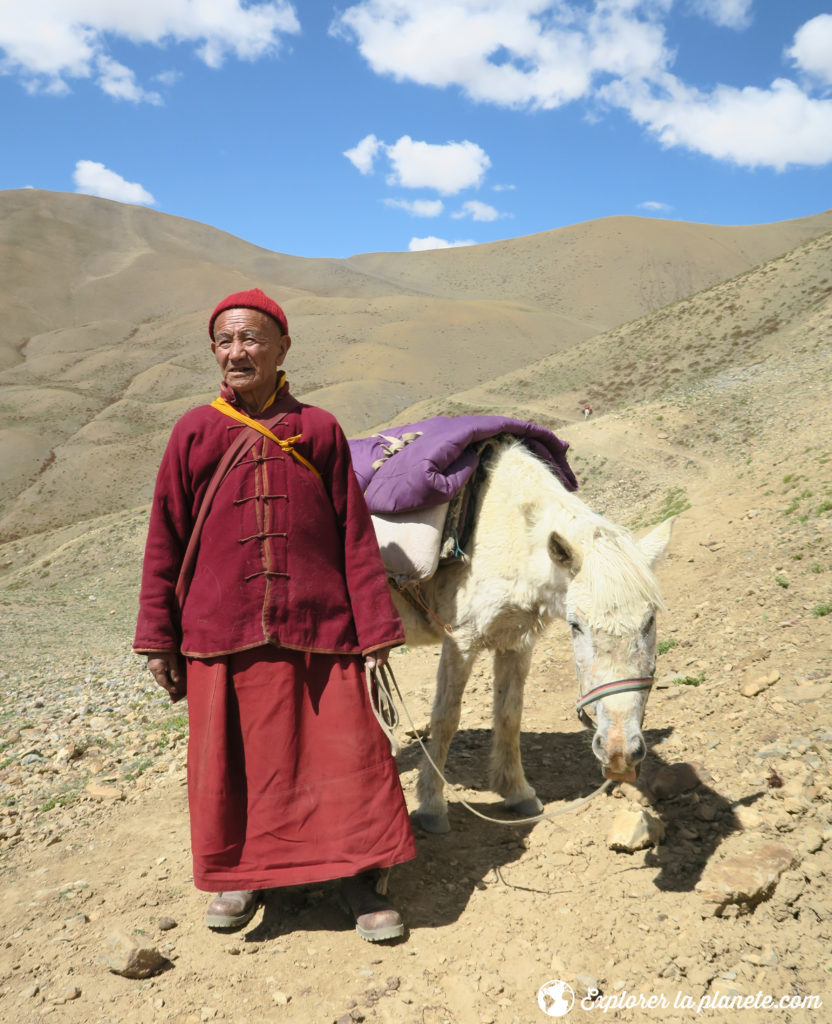 Grande traversee du Zanskar - moine en route vers Lingshed