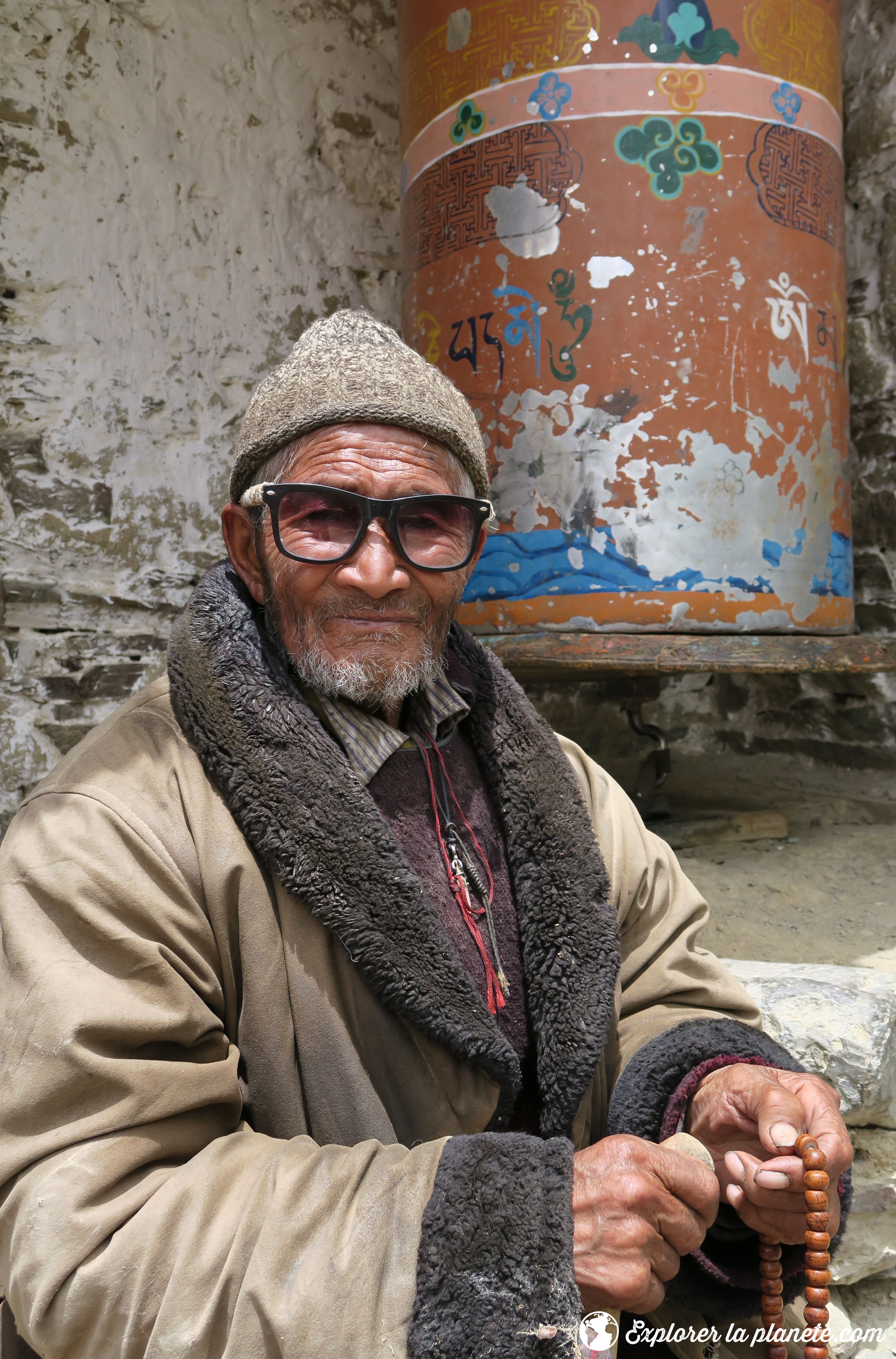 Trek Zanskar Ladakh-Ladakhi avec moulin à prière