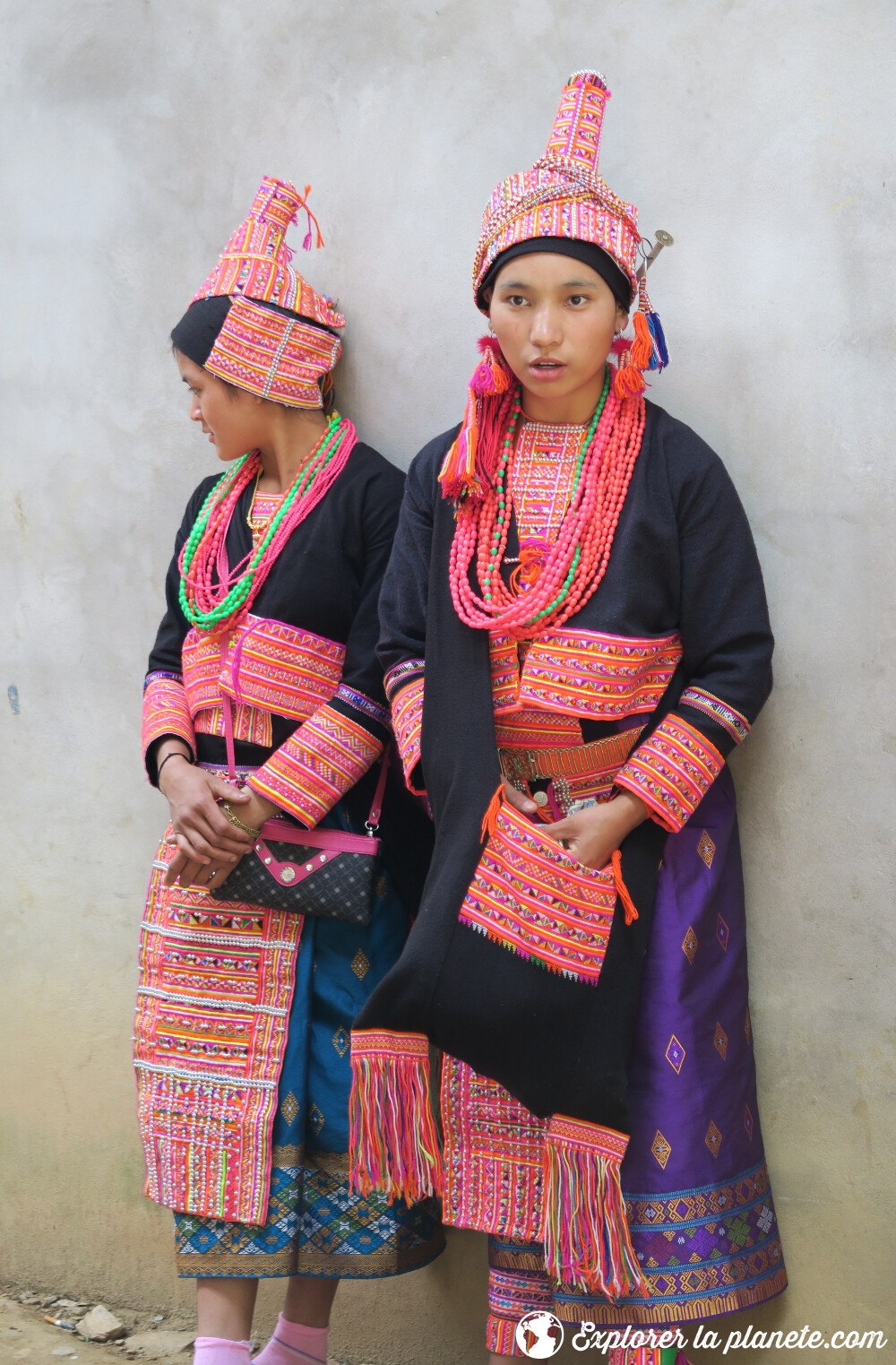 Jeunes filles akha pala au marché de Pak nam noi au Nord du Laos