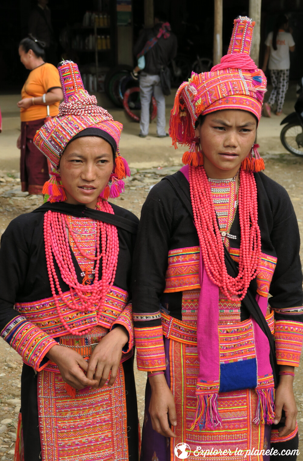 Jeunes filles Akha pala à Pak nam Noi au Nord du Laos