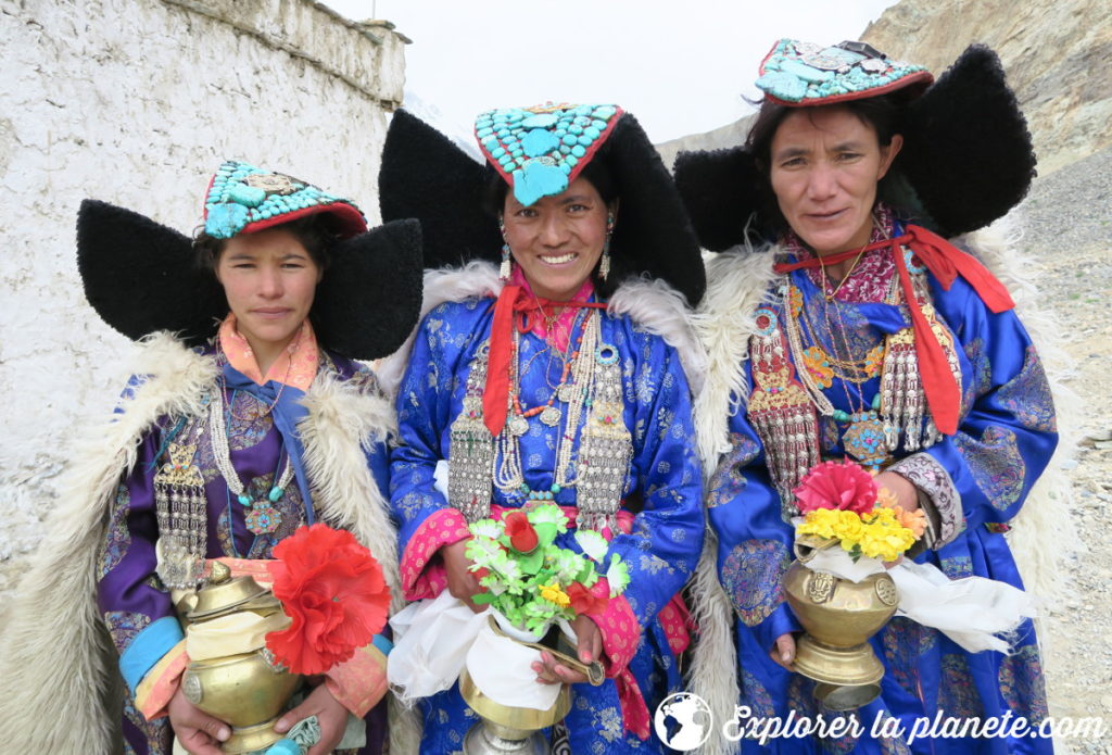 Femmes Ladakhis avec habits traditionnels