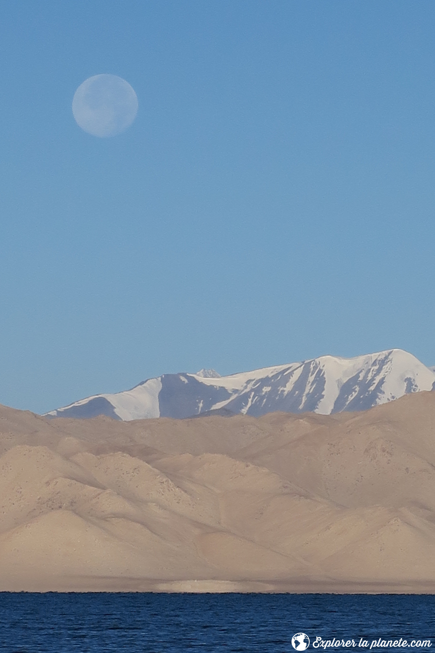 Lac Karakul avec Lune