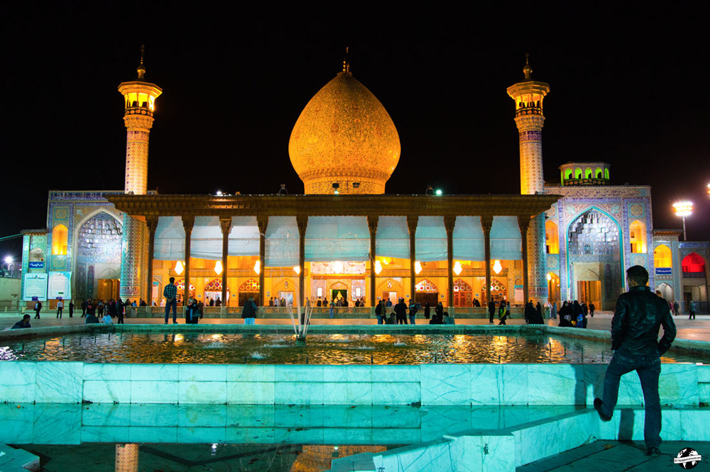 Mosquée de nuit en Iran destinations en dehors des sentiers battus