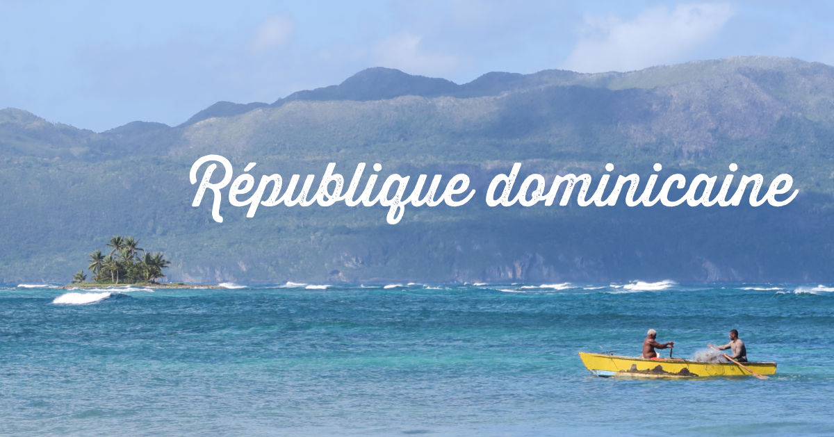 La République dominicaine en dehors des sentiers battus - Image couverture avec deux pêcheurs dans un bateau au large de Las Galeras