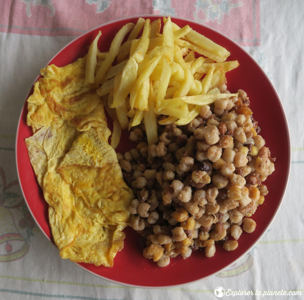 La cachupa est le plat traditionnel du Cap-Vert. Il s'agit d'une mélange de haricots et de maïs. 