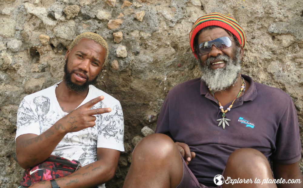 Habitants du Cap-Vert influencé par Bob Marley dans leur habillement.
