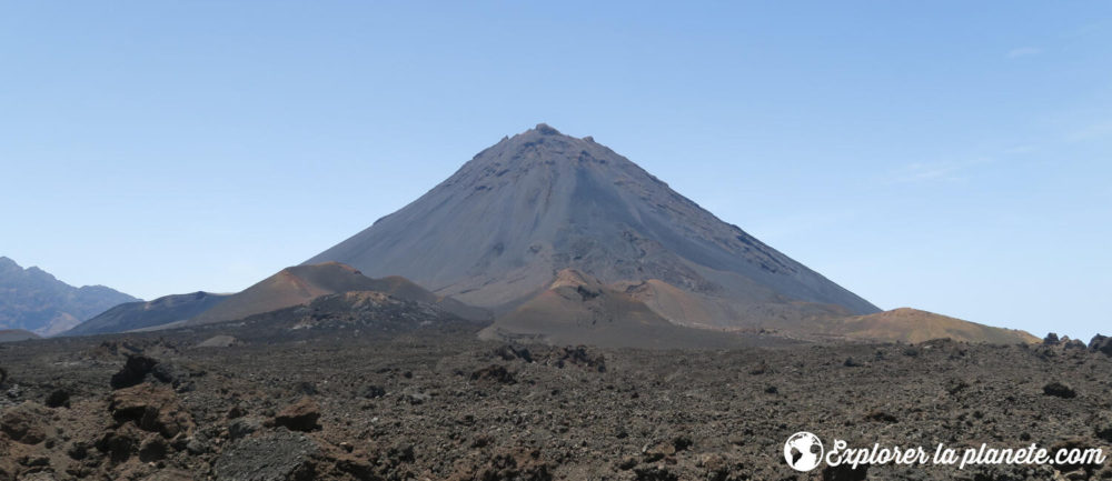 La vue sur le Pico do Fogo, le point culminant du Cap-Vert.