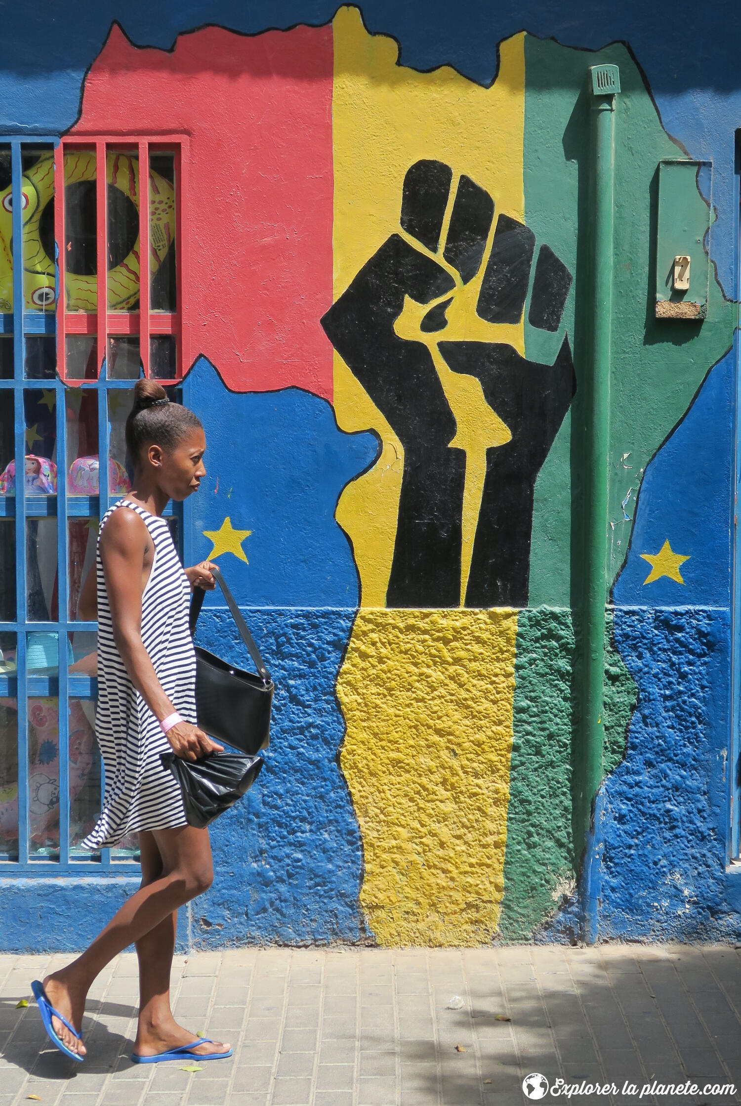 Une murale dans la Avenida 5 de Julho à Praia au Cap-Vert.