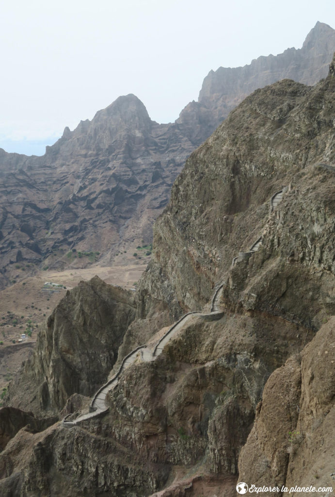 Le chemin qui monte après Cha de Morte est plutôt vertigineux.