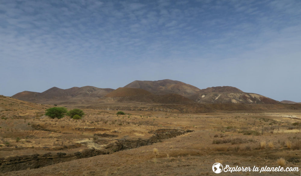 La vue sur le Tope de Coroa (sommet de Santo Antao). La section la plus aride de la grande traversée de Santo Antao.