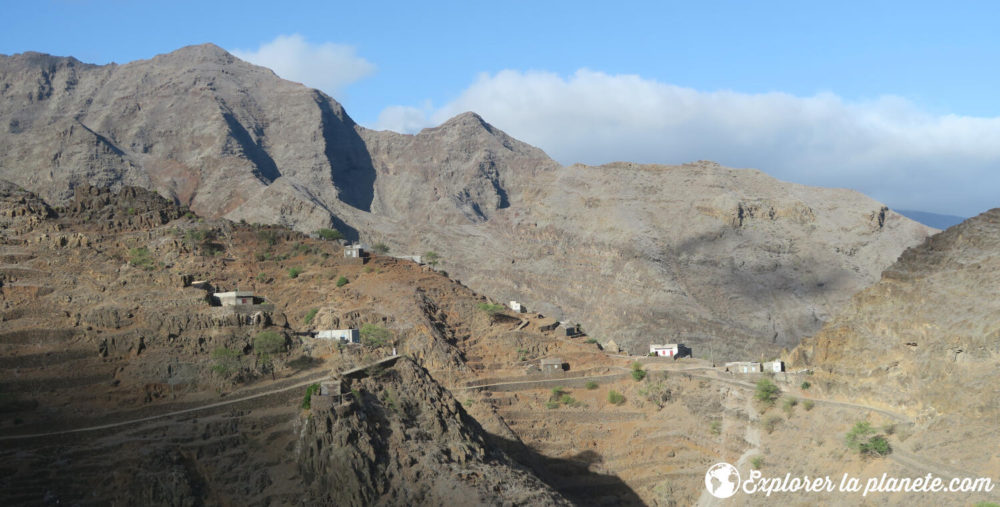 Village en chemin entre Meio de Espanha et Dominguinhas dans la traversée de Santo Antao au Cap-Vert.