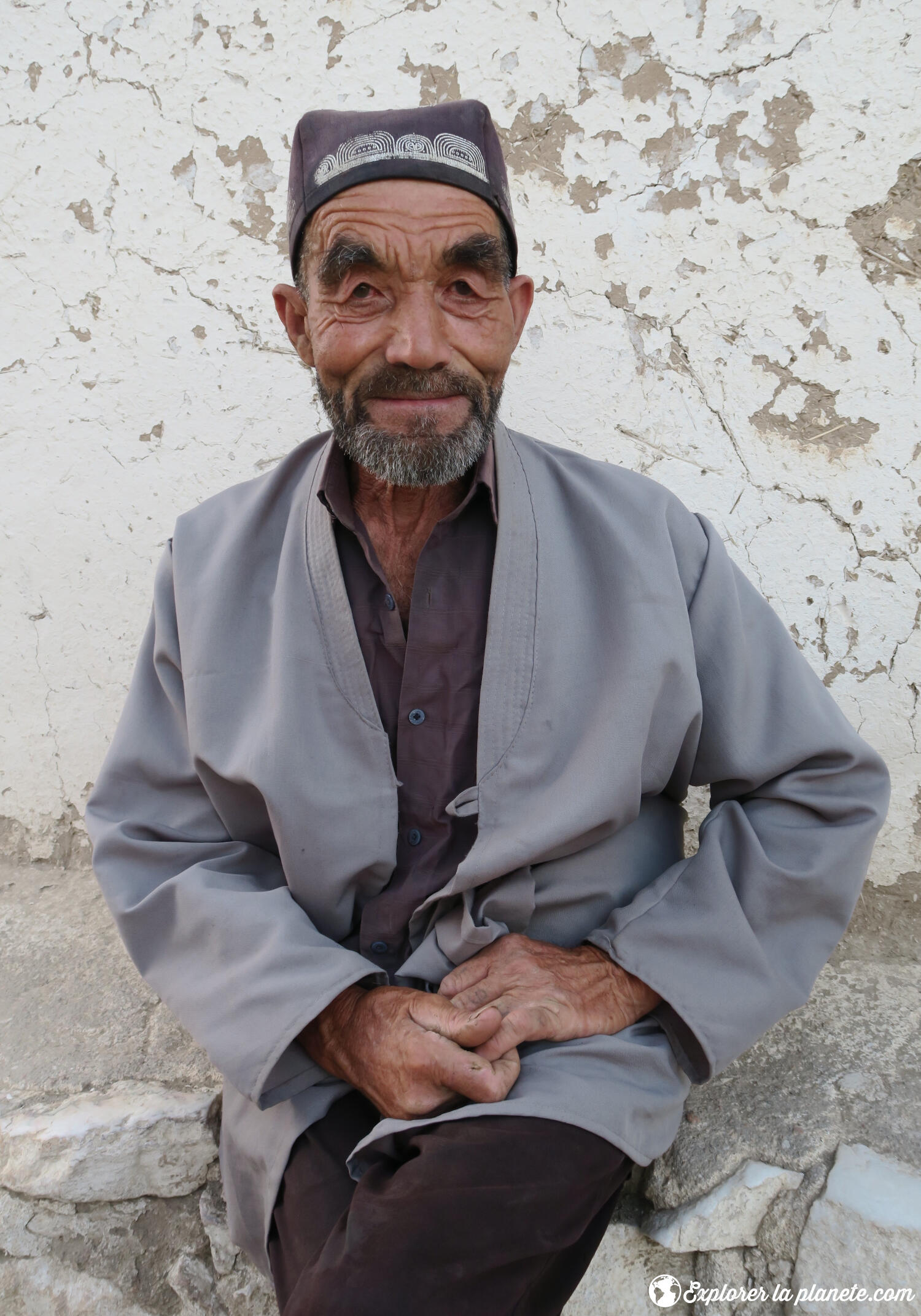 Un homme portant le tubeteika à Nourata.